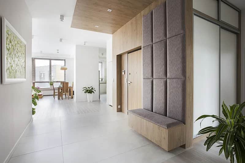 Co na podłogę w przedpokoju? Najlepsze materiały, które przetrwają lata