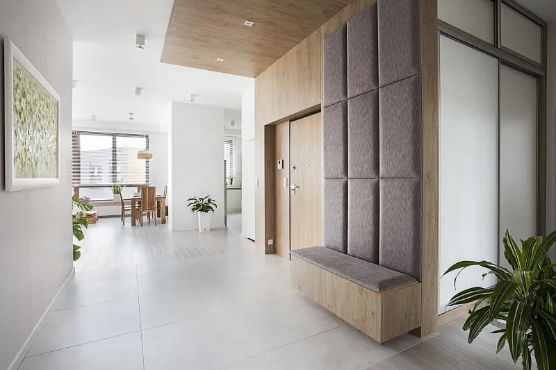 Co na podłogę w przedpokoju? Najlepsze materiały, które przetrwają lata