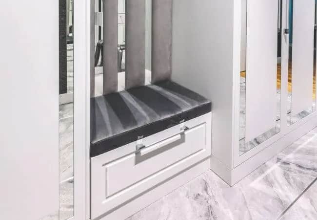 Jak zrobić siedzisko do przedpokoju, które będzie funkcjonalne i stylowe