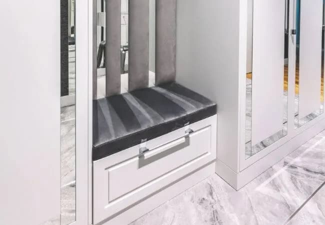 Jak zrobić siedzisko do przedpokoju, które będzie funkcjonalne i stylowe