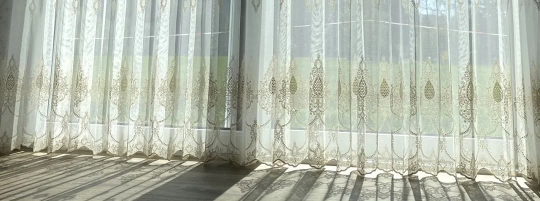 Jakie firanki do przedpokoju wybrać, aby odmienić przestrzeń?