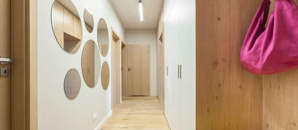 Jak zrobić przedpokój: 7 praktycznych wskazówek na funkcjonalną przestrzeń