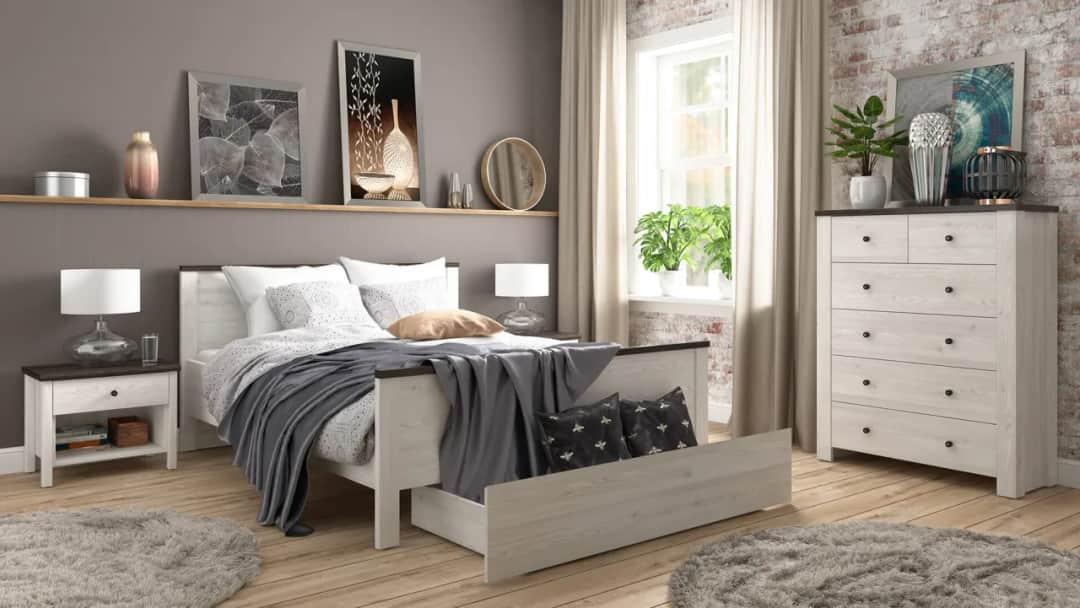 Co postawić na komodzie w sypialni, aby stworzyć przytulny klimat Co postawić na komodzie w sypialni, aby stworzyć przytulny klimat