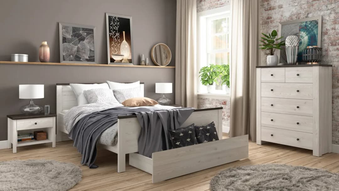 Co postawić na komodzie w sypialni, aby stworzyć przytulny klimat Co postawić na komodzie w sypialni, aby stworzyć przytulny klimat