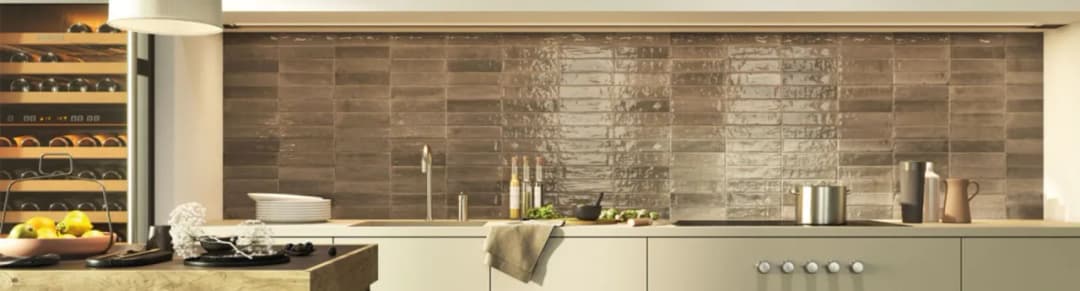 Jakie płytki do kuchni na ścianę: matowe czy z połyskiem? Odkryj wady i zalety