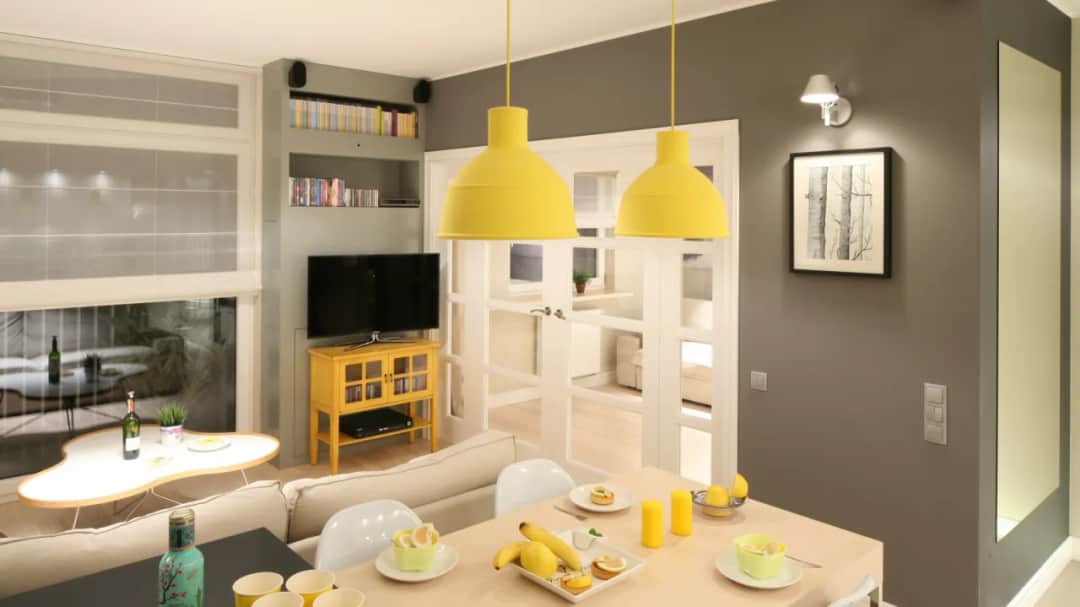 Jak umeblować mały salon, aby zyskać więcej przestrzeni i stylu