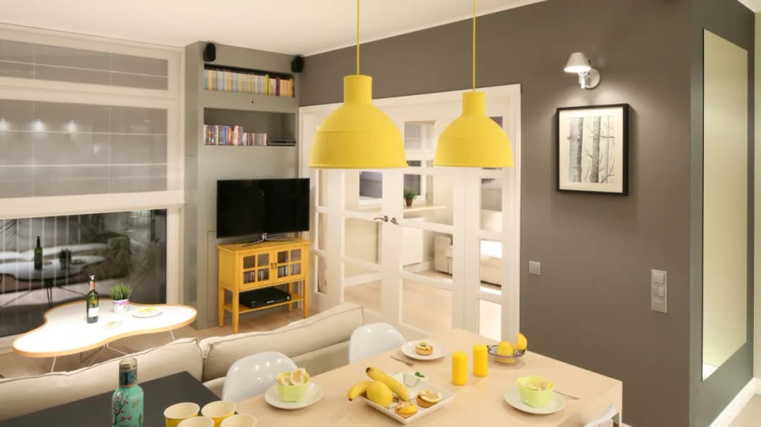 Jak umeblować mały salon, aby zyskać więcej przestrzeni i stylu